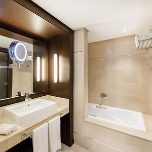 Executive Room Lake View Lounge Access